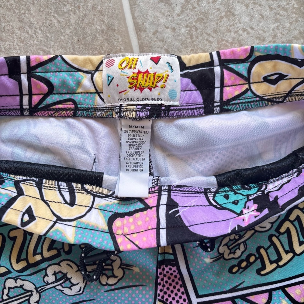 Snap Multicolor Comic Print Shorts - Picture 3 of 3